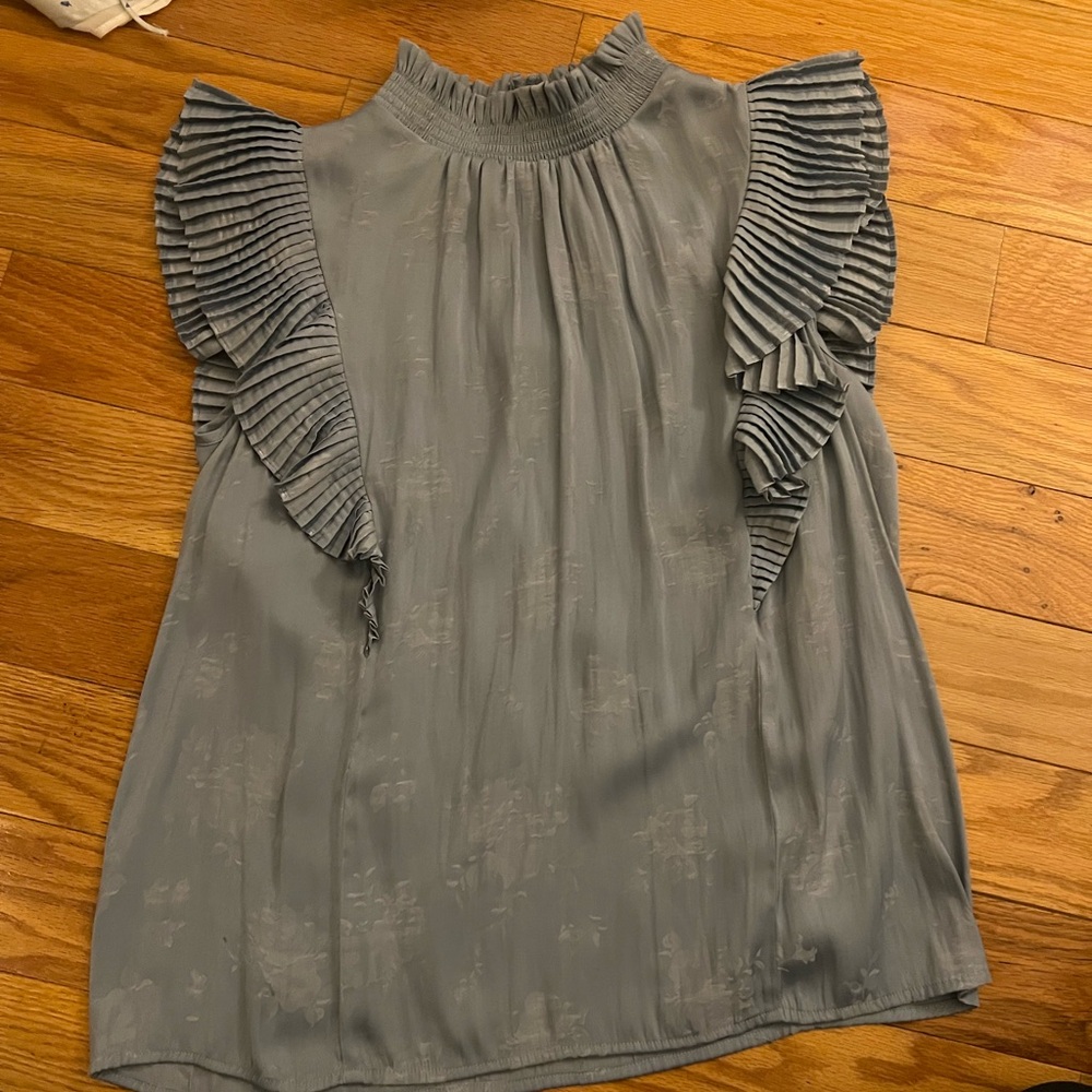 Short sleeve pleated and collared light blue blouse